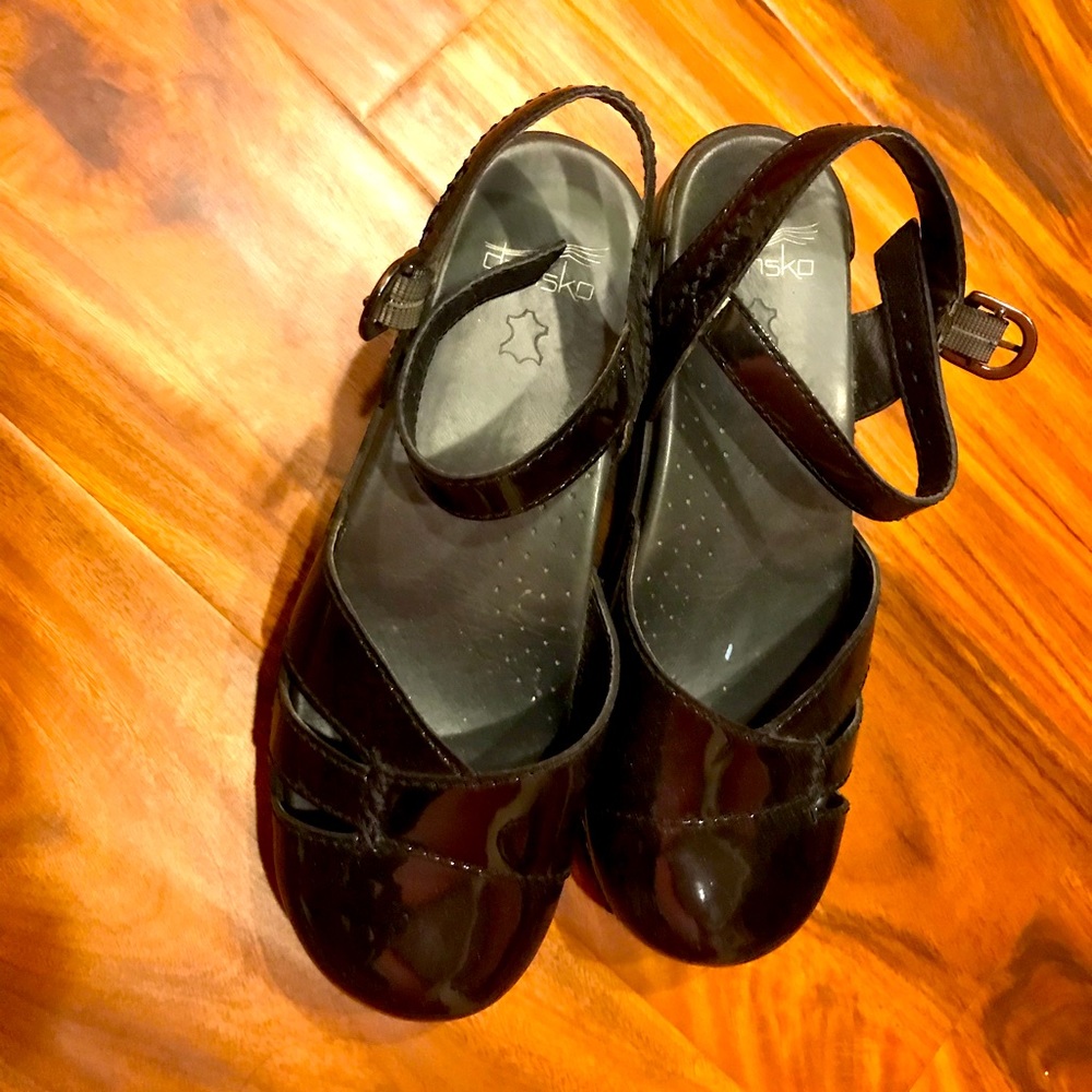 Dansko sandals size 39 (US 8-8.5)